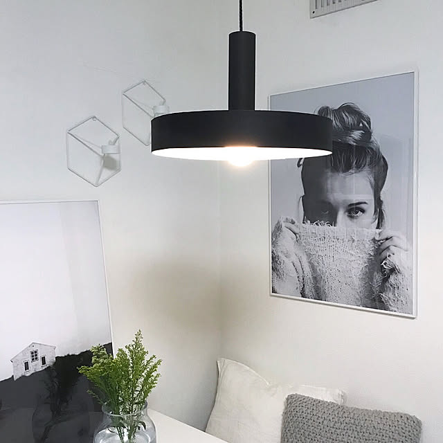 Lounge,menu,pov,Via Martine,凸LAMP風,100均リメイク,DIY,モノトーン,シンプル,暮らしを楽しむ,欲しい物は作る！！,ダイニング,セリア,100均,ペンダントライト,ダイソー,模様替え,狭いけど諦めない！,海外インテリアに憧れる,自作照明,花のある暮らし,植物のある暮らし,オマジオグラス,Coco Lapine Design,デコランプ,recordshade風,セリアSMDペンダントライトリメイク chiiiii0808の部屋