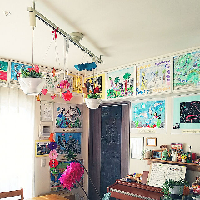 こどもと暮らす。,子供,マンション,こどもの絵,こどもの作品,芍薬の花,リビングの壁がミュージアム,On Walls,こどもと暮らす hiromimiの部屋