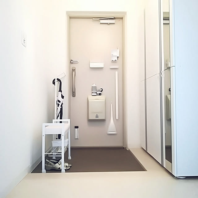 Entrance,壁面収納,ナチュラルインテリア,マスクケース,マスク収納,宮武製作所,収納,愛用品,玄関扉,マグネット収納,玄関ドア,靴べら,ほうきとちりとり,シューズボックス,スツール,エントランスベンチ,アンブレラスタンド,傘かけ,玄関椅子,ドアストッパー w+の部屋