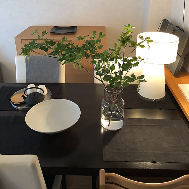 My Desk,インテリア,雑貨,シンプルモダン,シンプルが好き,すっきり暮らす,買ってよかったもの,インテリアカラー,お気に入りのカラー,椅子,ダイニングテーブル,ブランケット,お気に入りスペース,リビングインテリア,和モダンインテリア,好きな器のある暮らし,お茶セット,キャビネット,フラワーベース,植物のある暮らし,季節を楽しむ暮らし,広く見せる YUKOAKOの部屋