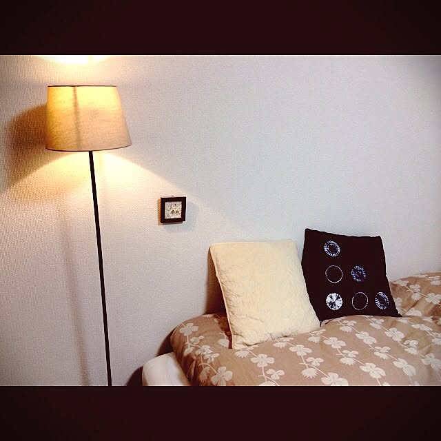 Bedroom,クッション,ベッドカバー,IKEAの照明,手作りフレーム,ベッド 無印,一人暮らし,IKEA nadyの部屋