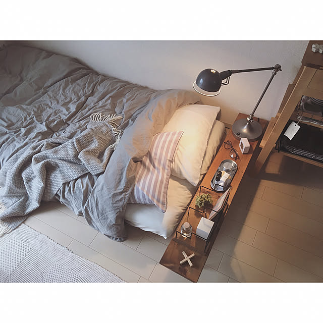 Bedroom,アロマ,目覚まし時計,DIY,枕元,寝室,一人暮らし,ヴィンテージ,暮らしを楽しむ,アンティーク,暮らし,ニトリ,無印良品,照明,賃貸,ナチュラル,100均,ベッド,インダストリアル,シンプル,すのこベッド,いなざうるす屋さん,フェイクグリーン minami_09の部屋