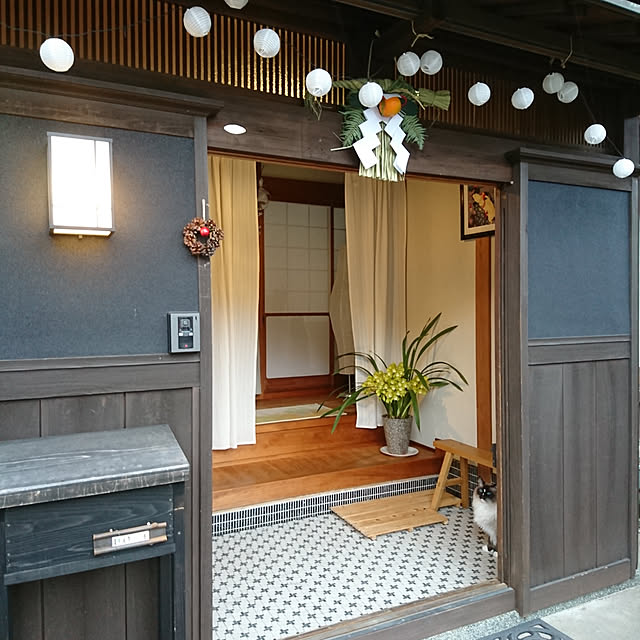 Entrance,日本家屋,古民家,歌川国芳,シンビジウム,花のある暮らし,冷気対策のカーテン,冬じたく,無印良品,IKEA,猫と暮らす,2018.12月 coffee-groundsの部屋