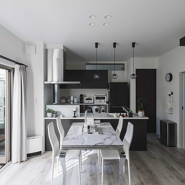 ホワイトオーク,リクシルDフロア,ブラウンインテリア,大理石テーブル,Kitchen,ワントーン,ダークブラウン,オフェリア,タカラスタンダード,ラグジュアリーモダン,Glam Style,フラットキッチン,オープンキッチン ririの部屋
