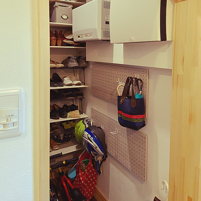収納,ニトリ,有孔ボード DIY,有孔ボード,シューズクローゼット,こどもと暮らす,IKEA,スウェーデンハウス,Entrance MeineLieblingssachenの部屋