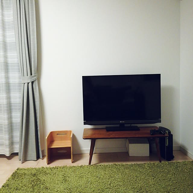 Lounge,ホワイト,セリア,白が好き,すっきりとした暮らし,シンプル,ダイソー,ミニマリストに憧れて,木が好き,北欧雑貨,ナチュラル,100均,北欧,グレー好き,ラグ,ニトリ,テレビ台,プレステ3,ケーブル収納,こどもと暮らし NANOの部屋