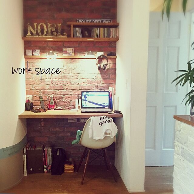 My Desk,イームズ,ハーマンミラー,PCデスク周り,レンガ,無垢材,蚤の市,DIY mimiの部屋