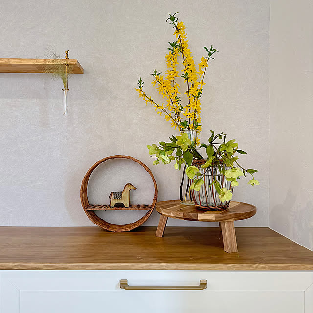 My Shelf,生命力に感動,ディスプレイコーナー,IKEA,雑貨,花のある暮らし,花が好き,Salyu！,木のぬくもり,クラッシュゲート,季節を楽しむ暮らし,明るい家が好き,ラタン,クリスマスローズ,飾り方研究中,造作棚,昼と夜の顔が違う部屋 y.tora5の部屋