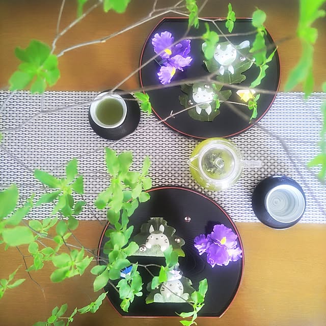 My Desk,こどもの日,マンション暮らし,半月盆,たち吉 刷毛目模様,柏餅,柏餅トトロ,菖蒲 フェイク,折紙兜,テーブルコーディネート,テーブルランナー,ドウダンツツジ,柏餅アレンジ,チョコペン苦手,スレートプレート,バンブートレイ,和食器,おやつ,端午の節句,3枚投稿,作り方,茶托,こどもの日おやつ,こどもの日メニュー,料理 love1017の部屋