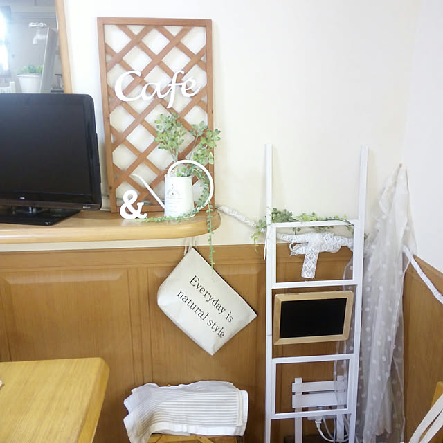 Lounge,薬,ナチュラル,白,セリア,100均,Daiso,ダイソー,ニトリ,seria,カフェ,ラダーＤIY chikoryの部屋