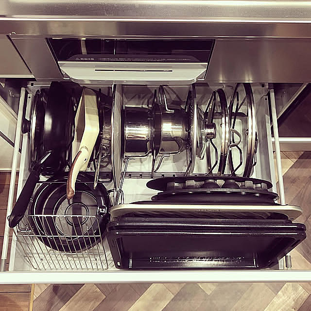 Kitchen,鍋収納,フライパンスタンド,フライパン収納,キッチン引き出し収納,コンロ下収納,マイホーム,海外インテリア,ありがとうございます♡,黒が好き,towerシリーズ,山崎実業,まさかの当選,RoomClipショッピング,おうち見直し企画,伸縮鍋蓋＆フライパンスタンド,オーブン皿 グリル皿の収納,角皿収納,無印良品,ホットプレート付属収納 -KU-YA-の部屋