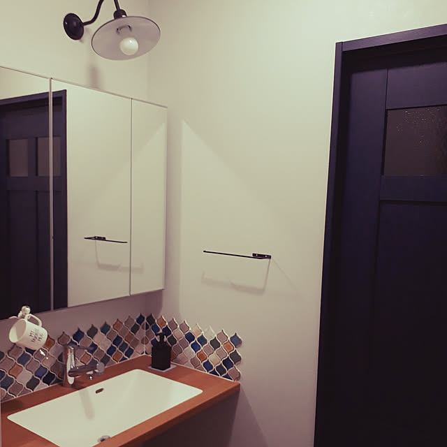 Bathroom,マイホーム記録,名古屋モザイク,コラベル,クラフトレーベル,アイカスタイリッシュカウンター,アクセントクロス,サンゲツ壁紙,ブラケットライト,パナソニック amonの部屋