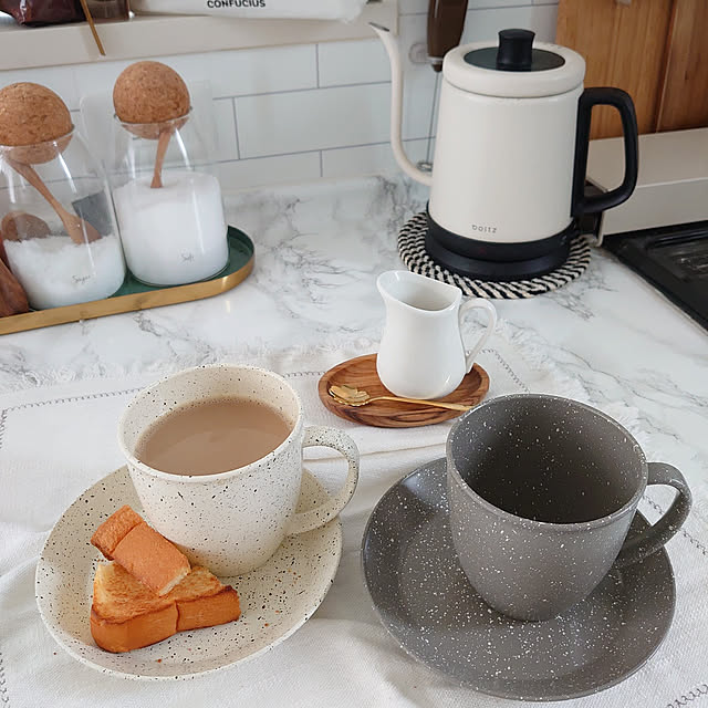 マグカップ,LAKOLE,コメントお気遣いなくです❤︎,こどもと暮らす。,プレート,海外インテリアに憧れる,いつもいいねやコメありがとうございます♡,電気ケトル,調味料ボトル,Kitchen,割れにくい食器 mri96の部屋