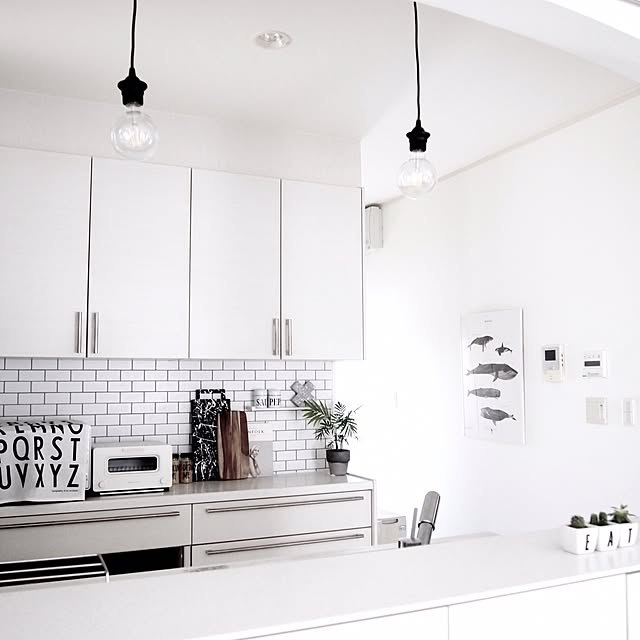 Kitchen,ketos,LED,ダウンライト→ペンダントライト,エジソン電球,エジソンランプ,simple,カッティングボード,白黒,飾り棚 DIY,海外インテリアに憧れる,IKEA,White,MONOTONE,白黒病,ホワイト化計画,モノトーン,インテリア,ダウンライトをペンダントライトへ,KINFOLK,北欧インテリア,白,ソケット,black,北欧 ruicoの部屋