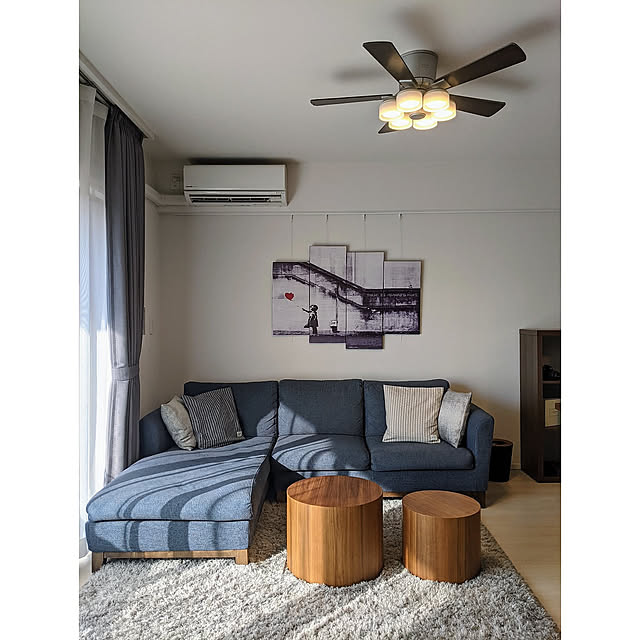 Lounge,ソファ,マットブラック,シック,北欧,モノトーンインテリア,シックモダン,モダン,シンプル,モノトーン,ブラック,アートのある暮らし,風船と少女,バンクシー,ブラックインテリア,ダークブラウン,インテリア,リビングダイニング,カフェテーブル,クッション,L字ソファ tkf-0705の部屋