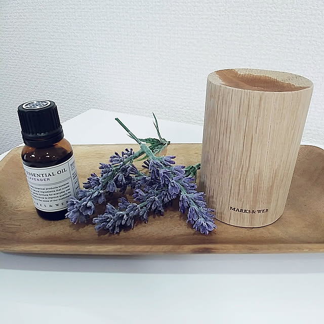 My Desk,エッセンシャルオイルラベンダー♡,香りを愉しむ,MARKS＆WEB,はなのある暮らし,居心地の良い家,平凡な毎日に感謝◡̈♥︎,ラベンダーの香り,少ないもので豊かに暮らす,季節感のある暮らし,余計なものは置かない,丁寧な暮らしを心掛けて❁*.ﾟ tomoの部屋