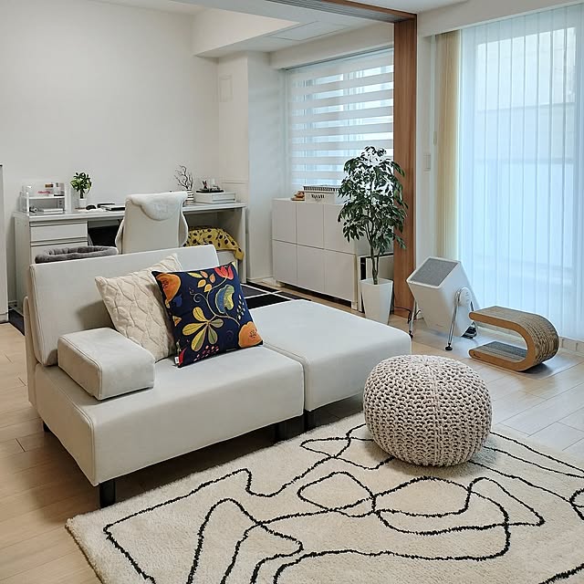 Overview,2025年,北欧,北欧インテリア,シンプル,猫と暮らす家,シンプルな暮らし,北欧モダン,ナチュラルモダン,空気清浄機,シンプルインテリア,猫とインテリア,プフクッション,リズム空気清浄機,RHYTHM,リズム,ユニットソファ,引っかき傷に強いソファ sakuraの部屋