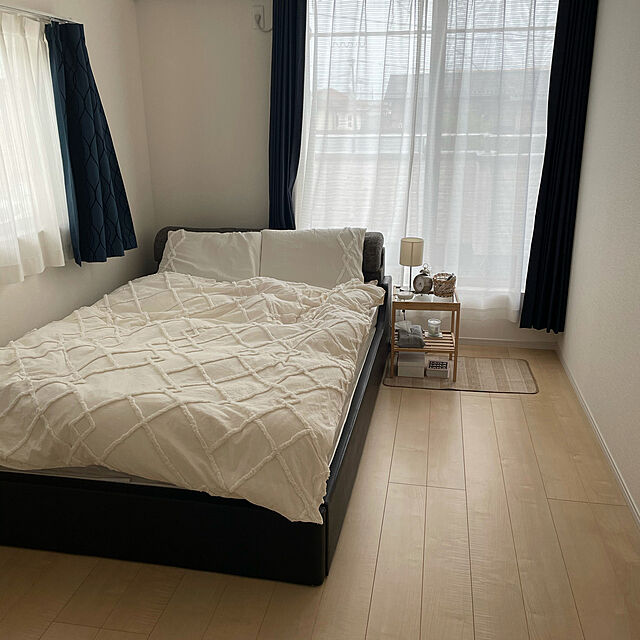ベッドの置き方しだいでがらりと変わる 6畳の寝室のレイアウト Roomclip Mag 暮らしとインテリアのwebマガジン