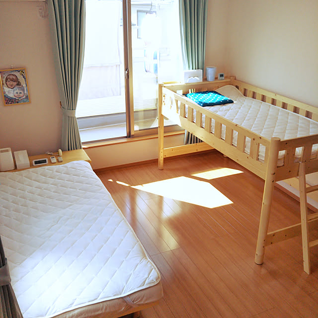 Bedroom,掃除,建売,狭小,子供と暮らす,母子の寝室,すのこベッド,ロフトベッド,床に物を置かない,ナチュラル,ミニマリスト,掃除しやすい,ニトリ,ごみ箱,ティッシュボックス,時計,ダイソー,冷感シートクッション,整理収納,隠す収納,整理整頓 riの部屋