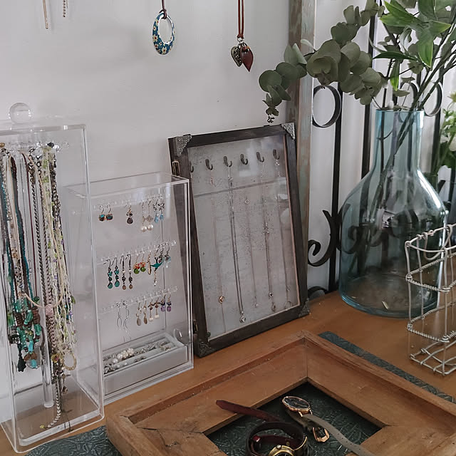My Shelf,アクセサリー収納,玄関ホール,フック,ネックレス収納,100均アイテム,アクリルケース,プチDIY,花瓶,花が好き,フラワーベース　Salut,無印良品　アクリルケース,額縁,アクセサリー置き場,ごちゃまぜインテリア,Seriaアイテム hiro3の部屋