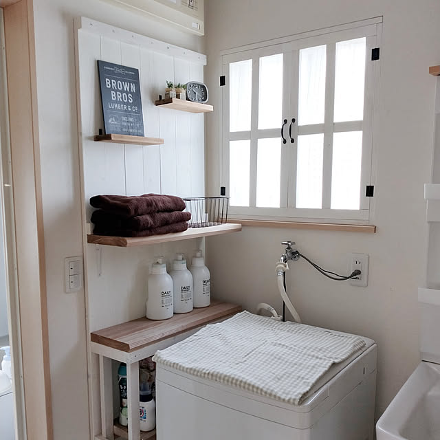 Bathroom,洗濯機まわりの収納,白と木が好き♡,いいね！ありがとうございます♪,フォローすごく嬉しいです♡,いいね押し逃げごめんなさい(>_<),すっきりしたいけど、飾りたい♡,見に来てくれてありがとうございます✨,隙間収納,隙間収納DIY,隙間収納棚,ナチュラルが好き♡,窓枠DIY,セリア,ランドリールーム,脱衣所,洗面所棚DIY feuileの部屋