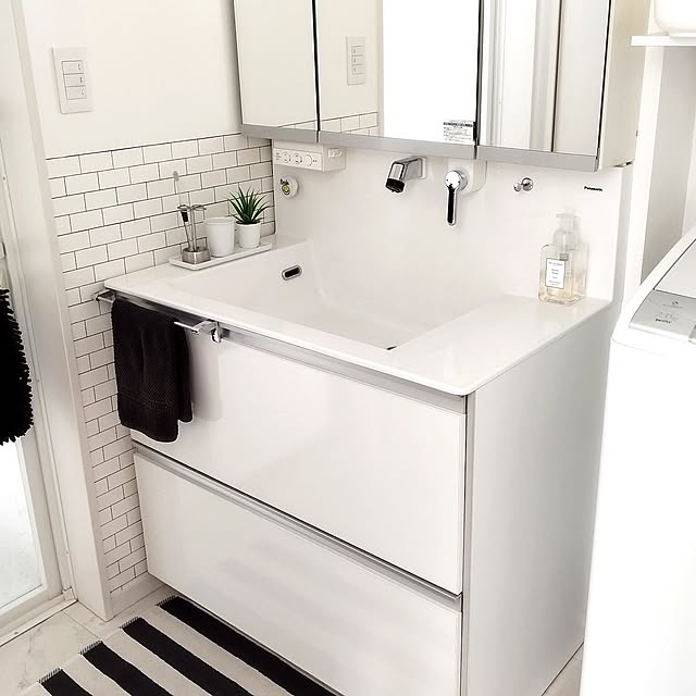 Bathroom,ダイソー,IKEA,洗面台,洗面所,100均,リメイク,ホワイトインテリア,サブウェイタイル,Daiso,Panasonic,リメイクシート,洗面台周り,シンプルインテリア,Panasonic洗面台,モノトーンインテリア,すっきり暮らす,シンプルな暮らし,水はね防止,DAISOリメイクシート,子供のいる暮らし,汚れ防止,サブウェイタイル風,こどものいる暮らし,アドバンススイッチ,アドバンスシリーズ,プチプラアイテム,サブウェイタイル柄,サブウェイタイルシート SSSSSの部屋