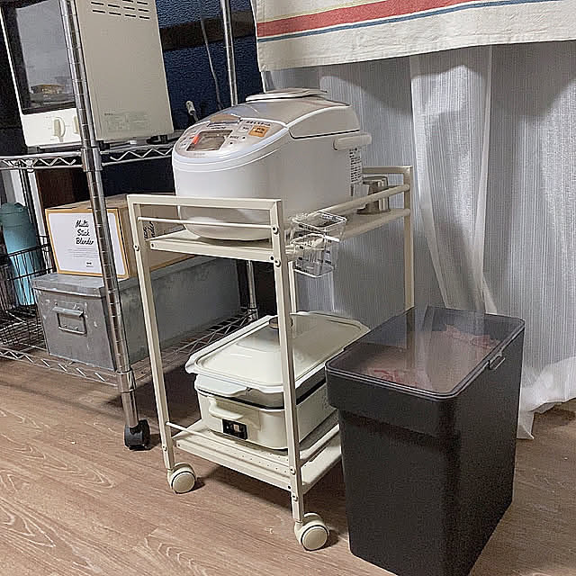 同居,大家族,炊飯器置き場,レンジ台,スチールラック,夏のスペシャルクーポン,RoomClipショッピング,リフォーム,シンプル,お米ストッカー,米びつ,シンプルインテリア,お米の収納,tower(タワー),お米の保存,タワー tower,キッチンラック,キッチン収納,古い家,Kitchen YunSamamaの部屋