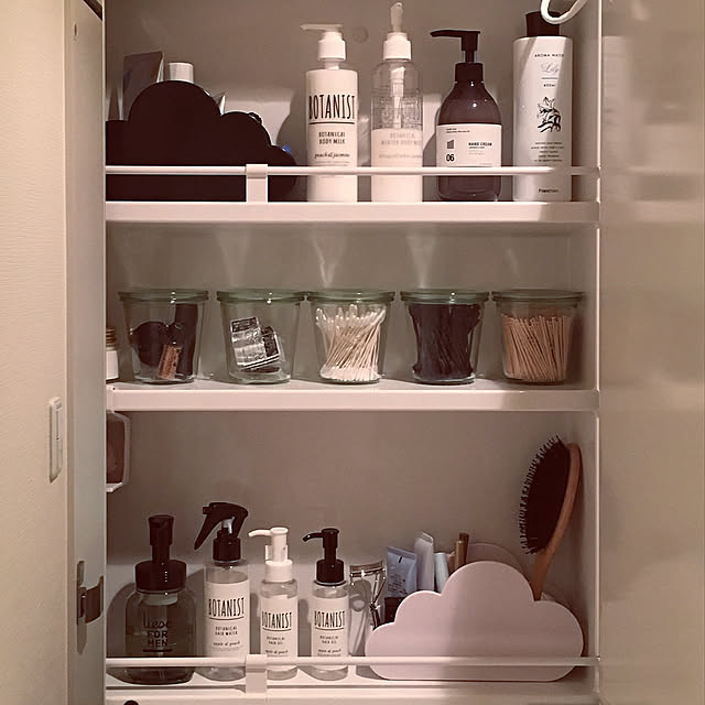 My Shelf,ボタニストオイル,化粧品収納,コンタクトレンズ収納,モノトーン,つまようじ入れ,WECK,綿棒収納,フライング タイガー コペンハーゲン,洗面所 棚 furikurirennziの部屋