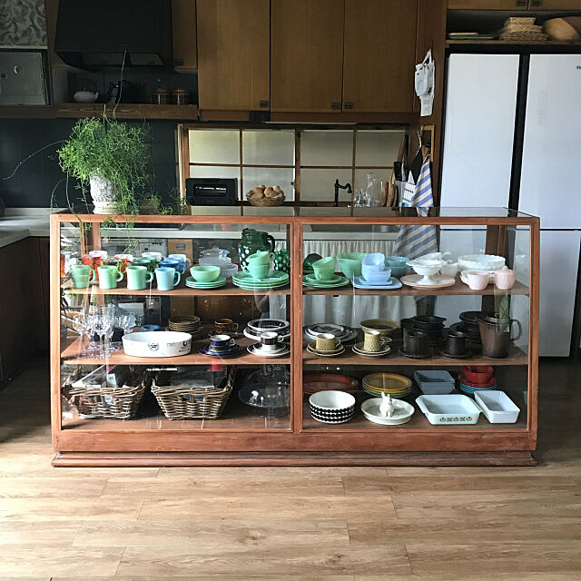 食器,食器棚,見せる収納,ガラスショーケース,ガラスケース,Kitchen Megumiの部屋