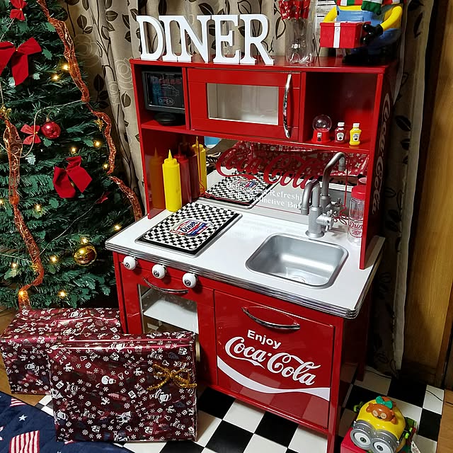 Kitchen,グッドデザイン,coca-cola,DIY,アメリカンダイナー風,サンドブラスト,ブラスト,コカコーラ,パブミラー,ままごとキッチン,ミラー,ハンドメイド,鏡,ままごと,コカ・コーラ,アメリカンダイナー,ネオンサイン風,IKEA,セリア,ミニオン,100均,クリスマスプレゼント,クリスマスディスプレイ,チェッカーフラッグ,クリスマスインテリア,メッキモール,クリスマス,クリスマス雑貨 Erikoの部屋