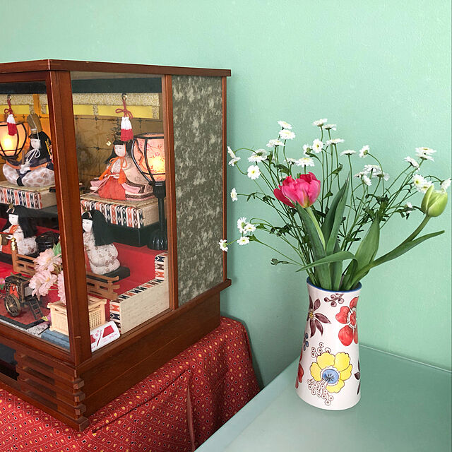 ひな人形,ひな祭り,マトリカリヤ,チューリップ,春の花,お花が好き,季節を楽しむ暮らし,自然を取り入れる,花のある暮らし,こどもと暮らす,My Desk shimomoの部屋