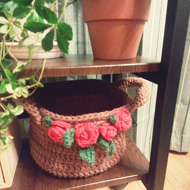 Entrance,モチーフ編み,薔薇,薔薇が好き,キッチンワゴン,毛糸,観葉植物,カゴ,観葉植物棚,かぎ針編み toshikoriの部屋