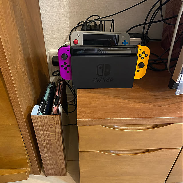 タブレット置き場,充電ステーション,セリア,リメイクシート,ファイルスタンド,木目調リメイクシート,ベルメゾンの家具,100均,Lounge ayaの部屋