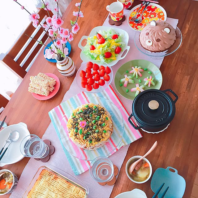 お料理を華やかに見せる ひな祭りテーブルコーディネート Roomclip Mag 暮らしとインテリアのwebマガジン お料理を華やかに見せる ひな祭りテーブルコーディネート Roomclip Mag 暮らしとインテリアのwebマガジン