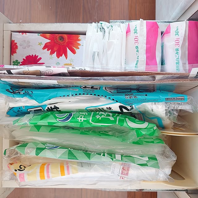 Kitchen,RCの皆さまに感謝♡,いつもいいね！ありがとうございます♪,いいね！ありがとうございます♪,見てくださってありがとうございます,ゴミ袋収納,RoomClip mag 掲載,２枚投稿,引き出し収納,引き出しの中 merirynの部屋