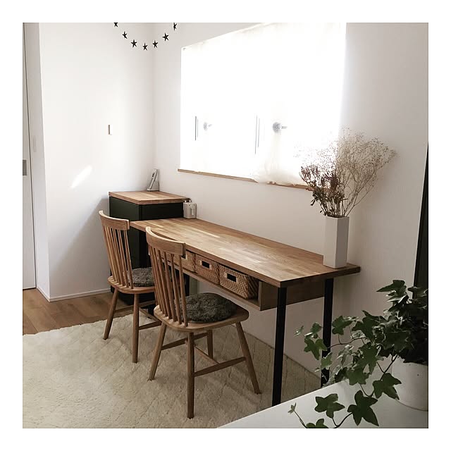 My Desk,かご収納,ドライフラワー,椅子,ニトリ,IKEA,無印良品,男前インテリア,北欧,カフェ風,ナチュラル,子供部屋,キッズスペース,塗装,DIY,リビング学習,勉強机,学習机,生活感,シンプルインテリア,モノトーン,シンプルライフ,整理整頓,グリーンのある暮らし,アーコールチェア,カゴ,模様替え,整理収納,こどもと暮らす。 SIMPLEの部屋