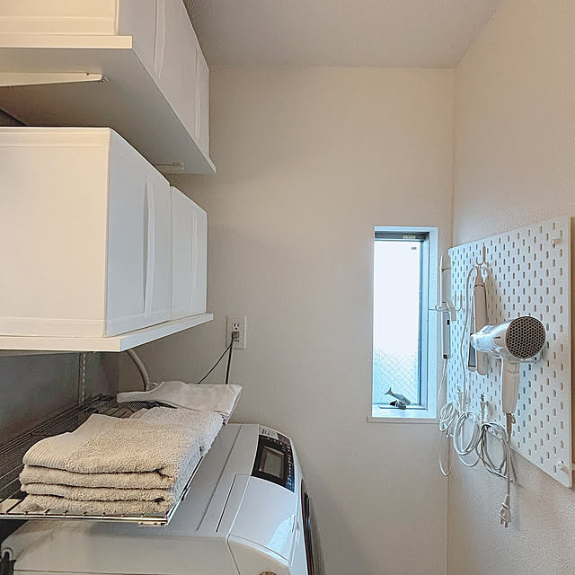 Bathroom,かける収納,モノトーン収納,フック,洗面台,脱衣所,洗濯機周り,ドライヤー収納,ヘアアイロン収納,コテ収納,IKEA スコーディス,スコーディス mmの部屋