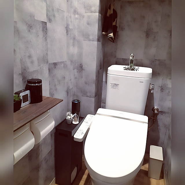 Bathroom,わたしの暮らしアワード,イベント参加中,リメイクシート,DIY,トイレ,TOTO,セリア,イメチェン,築古マンション,セルフリノベーション,喫煙スペース,towerシリーズ,小型空気清浄機,トイレットペーパーストッカー,グレーインテリア,モルタルブロック,ルームクリップショッピング,RoomClipショッピング,コンパクト空気清浄機,マリメッコタオル,無印良品,トイレットペーパー収納,塩系インテリア,インダストリアル風,ミニチュア雑貨,100均アイテム,IKEA時計,壁紙 hihaの部屋