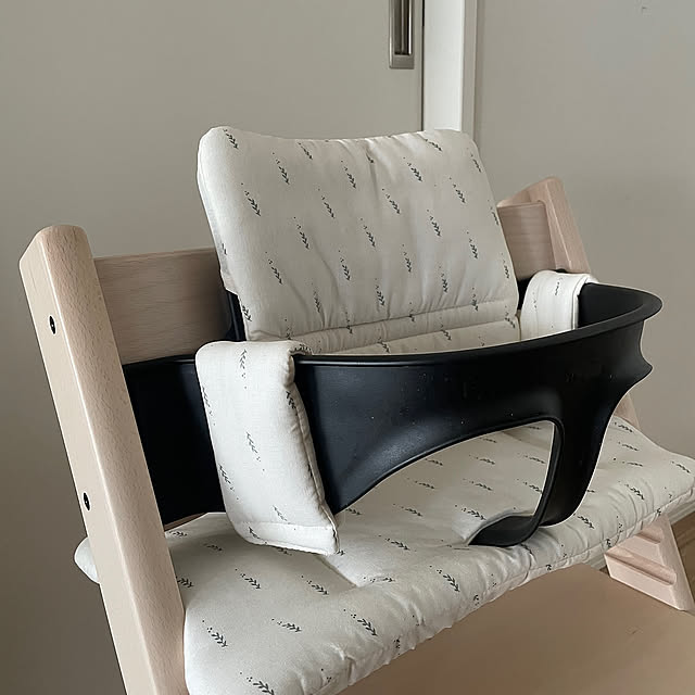 ベージュインテリア,ハイチェア,ダイニング,ベビーセット,トリップトラップ,ストッケ,すっきり暮らす,赤ちゃんのいる暮らし,シンプル,子どものいる暮らし,モノトーンインテリア,ホワイトインテリア,植物のある暮らし,シンプルモダン,LDK,Overview tina315mhの部屋