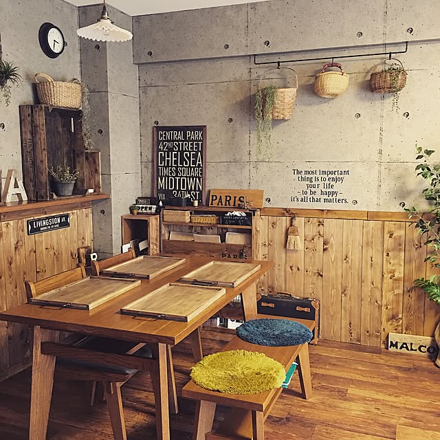 Lounge,コンクリート風壁紙,壁紙屋本舗,BRIWAX,DIY,友人とmalcoで活動してます♡,板壁DIY,インスタ→malco_yan,unico,かご,カフェトレイ,クッションフロア,リメイク,いなざうるす屋さん malco-yanの部屋