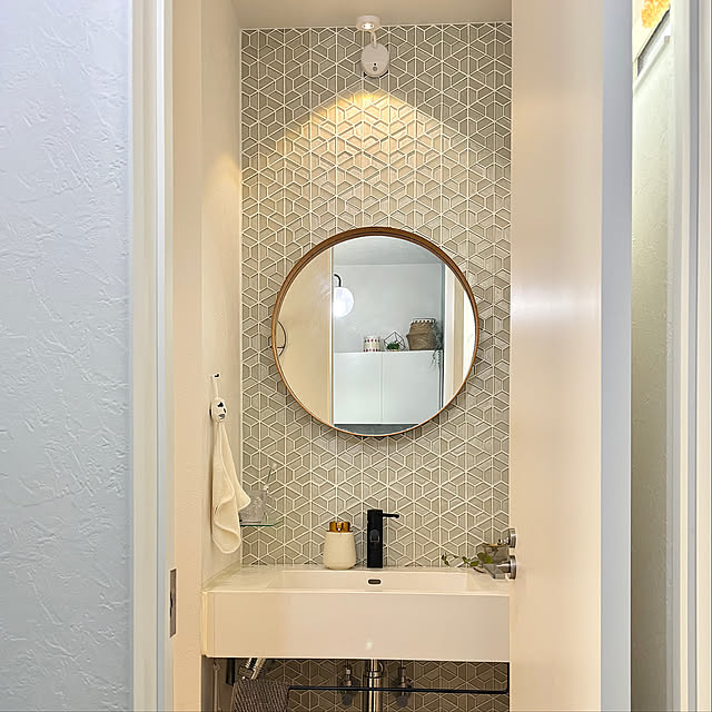 Bathroom,充電式ライト,魔法のテープ,鬼ピタ,人感センサー,人感センサーライト,ガラスタイル,TEORI ZEROミラー,TEORI,テオリゼロミラー,サンワカンパニー洗面台,サンワカンパニー,洗面スペース Minteaの部屋