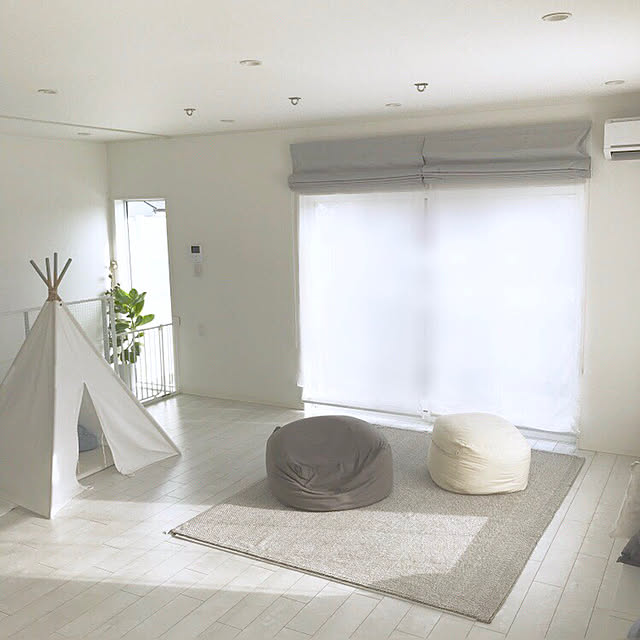 Lounge,二階リビング,建築条件付き,狭小住宅,カインズホーム ラグ,リクシル床,体にフィットするソファ,無印良品,IKEA,シンプル,グレー,グレーインテリア,ホワイト,ホワイトインテリア R.Y.Tの部屋