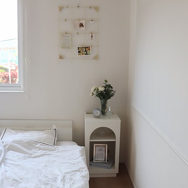 サイドテーブル,ディスプレイラック,SESAME,韓国風インテリア,韓国インテリア,韓国インテリア雑貨,マントルピースのある暮らし,韓国インテリア風,マントルピースディスプレイ,寝室の壁,寝室,子供部屋,子供部屋女の子,寝室インテリア,マントルピース風,マントルピース mizuhoの部屋