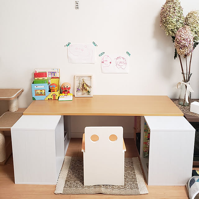 My Desk,子どものいる暮らし,カラーボックス,ドライフラワー,子ども机DIY,おえかき大好き,キッズスペース (リビング),きまぐれな猫のおさんぽ,紫陽花ドライ,画伯 momo-maruの部屋