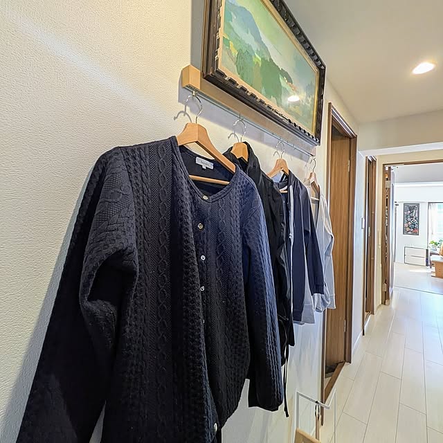 On Walls,廊下,ハンガーラック,玄関,マンション,壁面収納,玄関ホール,玄関インテリア,マンション暮らし,暮らしのひとコマ,WALL_MATES,スリム長押,秋,冬支度 mi-saの部屋