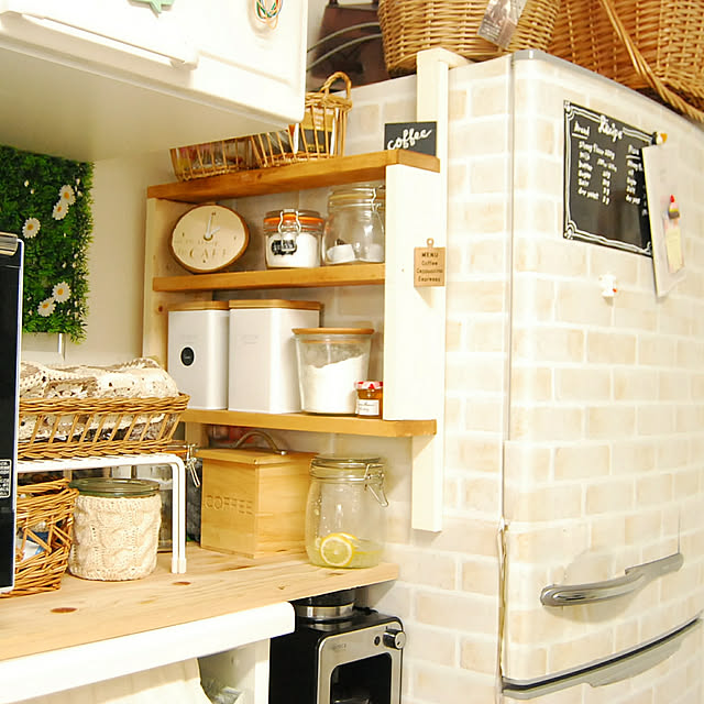 Kitchen,キッチンDIY,DIY,あみあみが好き♡,コメントお気遣いなく♡,リメイクシート,見ていただいてありがとうございます♡,タカラスタンダード,カインズのキャニスター,mioちゃんの切り株時計♡,ダイソー,ハンドメイド,DIYも好き♡,かごが好き♡*,1×4材,1×2材 korokkoroの部屋