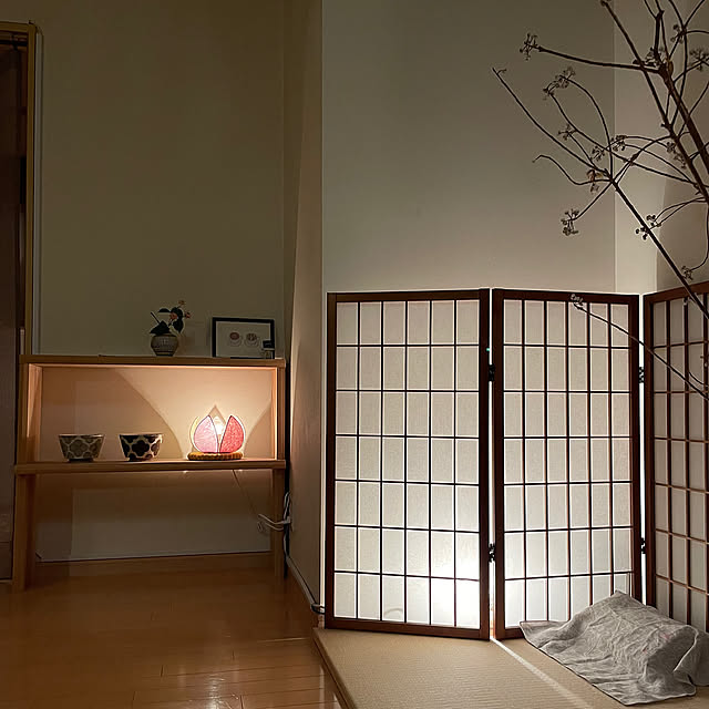 My Shelf,丁寧な暮らし,間接照明のある暮らし,和風モダン,手作りランプ,お花のランプ,和紙のランプ,和の空間,夜のリラックスタイム,hyggeな暮らし taka17cafeの部屋