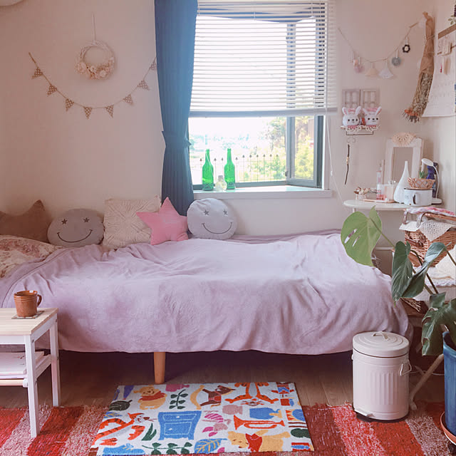 Bedroom,ガーデンフェンスを室内に,ブラインド ニトリ,出窓,kanon-juju さまの作品❤️,グリーンのある暮らし,ベルメゾンのベッド,mioちゃんの作品,ハーバリウム,セリア,かご,ニトリ,断捨離中,『RCカントリー倶楽部☆』,RCの出会いに感謝♡,賃貸,スッキリ暮らしたい,ガーランド手作り,ナチュラルキッチン,クリーンテックス,楽天/神戸ロングテール,モニター商品,kotona ちゃんのうさたん❤️,サリュ星型クッション,スマイルクッション,meiちゃんの作品♡,生活感のある家,モニター参加中,ディズニー柄マット akoの部屋