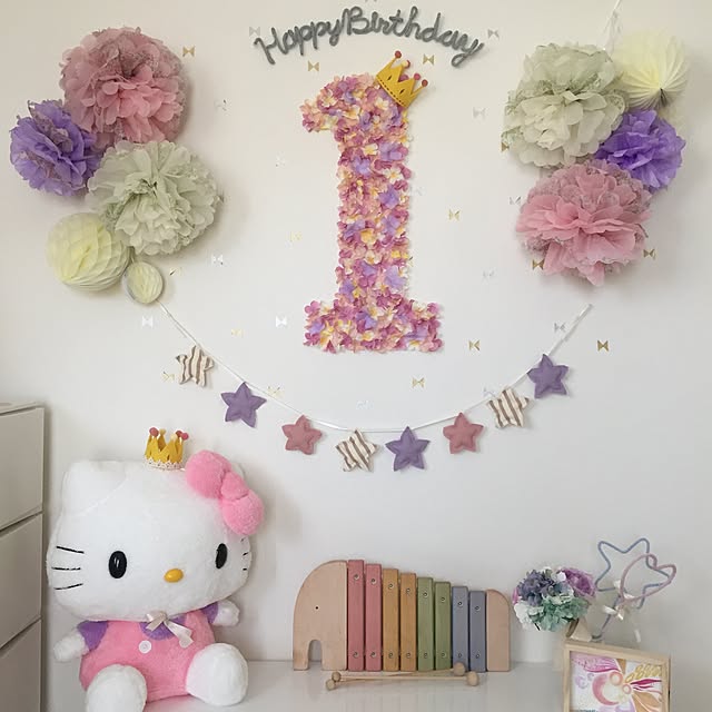 On Walls,かわいい,シロフォン,キッズスペース (リビング),誕生日飾り付け,ウールレター,ガーランド,ダイソー,100均,造花,セリア,キティーちゃん,賃貸,ハンドメイド,雑貨 Eri-iiの部屋