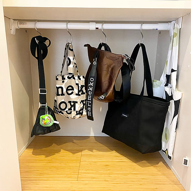 My Shelf,S字フック,つっぱり棒,カバンの置き場所,築14年,すっきり暮らす,好きなものに囲まれて暮らす,コメントスルーで大丈夫です♡,ニトリ,マリメッコ,marimekko fuuchanの部屋